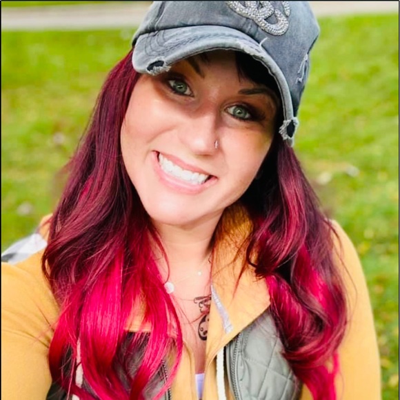 Meet your Posher, Jessica - Picture 1 of 9